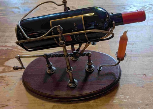 Weinhalter und ausgießer - weinhalter,